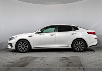 Подержанный автомобиль Kia Optima Sedan 2018 года (8 фото)