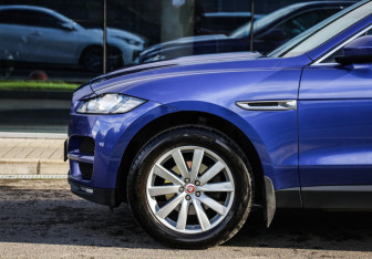 Подержанный автомобиль Jaguar F-Pace 2018 года (10 фото)