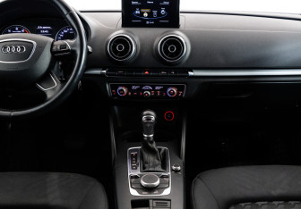 Подержанный автомобиль Audi A3 Sedan 2015 года (15 фото)
