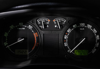 Подержанный автомобиль Skoda Octavia Liftback 2001 года (17 фото)