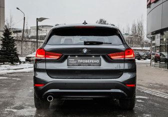 Подержанный автомобиль BMW X1 2019 года (8 фото)
