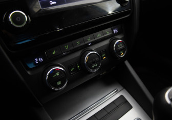 Подержанный автомобиль Skoda Octavia Liftback 2014 года (13 фото)