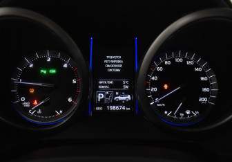 Подержанный автомобиль Toyota Land Cruiser Prado 2017 года (24 фото)