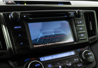 Подержанный автомобиль Toyota RAV4 2014 года (15 фото)