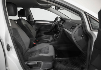 Подержанный автомобиль Volkswagen Golf Hatchback 2013 года (21 фото)