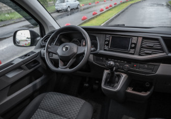 Подержанный автомобиль Volkswagen Caravelle 2020 года (11 фото)
