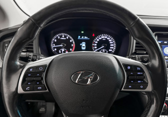 Подержанный автомобиль Hyundai Sonata 2018 года (17 фото)