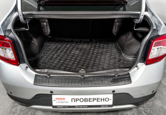 Подержанный автомобиль Renault Logan Sedan 2021 года (18 фото)