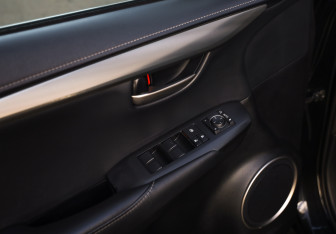 Подержанный автомобиль Lexus NX 2017 года (23 фото)