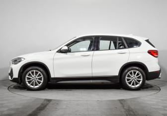 Подержанный автомобиль BMW X1 2021 года (8 фото)