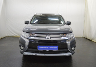Подержанный автомобиль Mitsubishi Outlander 2016 года (2 фото)