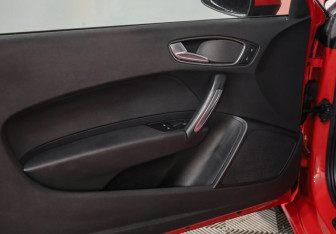 Подержанный автомобиль Audi A1 2012 года (18 фото)