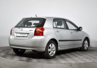Подержанный автомобиль Toyota Corolla Hatchback 2003 года (5 фото)