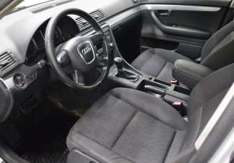 Подержанный автомобиль Audi A4 Sedan 2007 года (10 фото)