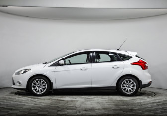 Подержанный автомобиль Ford Focus Hatchback 2013 года (8 фото)