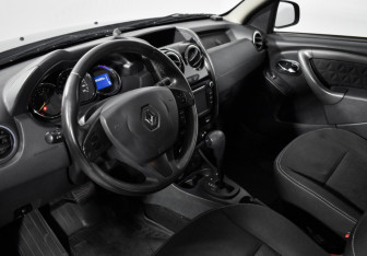 Подержанный автомобиль Renault Duster 2016 года (9 фото)