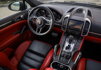 Подержанный автомобиль Porsche Cayenne 2014 года (11 фото)