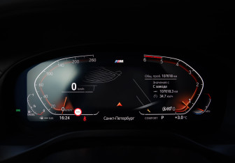 Подержанный автомобиль BMW X4 2021 года (11 фото)