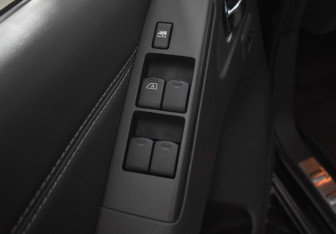 Подержанный автомобиль Nissan Pathfinder 2012 года (21 фото)