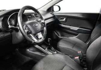 Подержанный автомобиль Kia Rio Sedan 2015 года (9 фото)