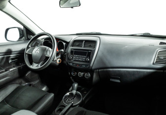 Подержанный автомобиль Mitsubishi ASX 2014 года (9 фото)