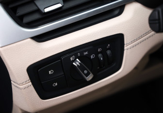 Подержанный автомобиль BMW X1 2021 года (21 фото)