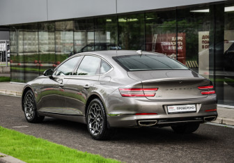 Подержанный автомобиль Genesis G80 2021 года (8 фото)