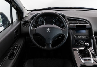 Подержанный автомобиль Peugeot 3008 2014 года (11 фото)