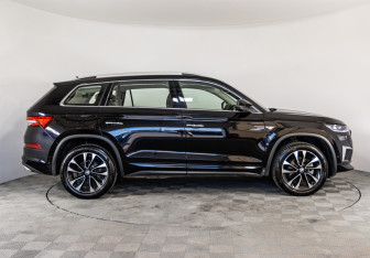 Подержанный автомобиль Skoda Kodiaq 2023 года (4 фото)