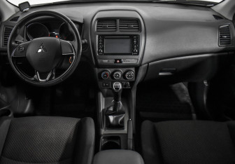 Подержанный автомобиль Mitsubishi ASX 2018 года (15 фото)