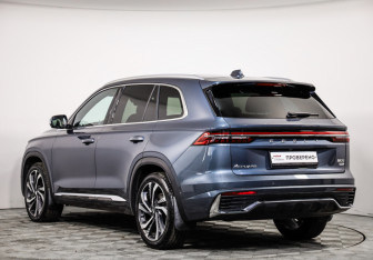 Подержанный автомобиль Geely Monjaro 2023 года (7 фото)