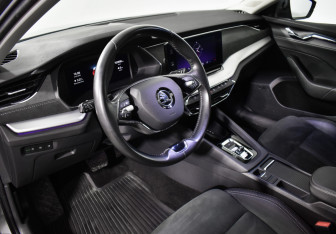 Подержанный автомобиль Skoda Octavia Liftback 2021 года (9 фото)