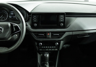 Подержанный автомобиль Skoda Rapid Liftback 2021 года (14 фото)