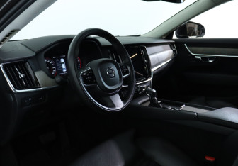 Подержанный автомобиль Volvo S90 2021 года (10 фото)