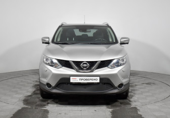 Подержанный автомобиль Nissan Qashqai 2014 года (2 фото)