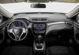 Подержанный автомобиль Nissan X-Trail 2016 года (10 фото)