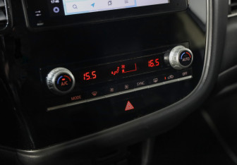 Подержанный автомобиль Mitsubishi Outlander 2020 года (17 фото)
