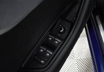 Подержанный автомобиль Audi A4 Sedan 2015 года (10 фото)