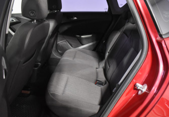 Подержанный автомобиль Opel Astra Hatchback 2011 года (11 фото)