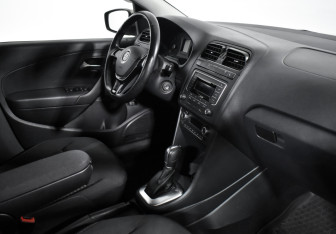 Подержанный автомобиль Volkswagen Polo Sedan 2017 года (13 фото)
