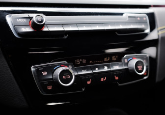 Подержанный автомобиль BMW X2 2020 года (19 фото)