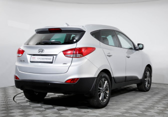 Подержанный автомобиль Hyundai ix35 2014 года (5 фото)