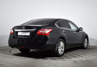 Подержанный автомобиль Nissan Teana 2015 года (5 фото)