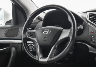 Подержанный автомобиль Hyundai i40 Sedan 2015 года (14 фото)