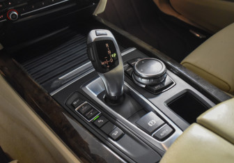 Подержанный автомобиль BMW X5 2014 года (19 фото)