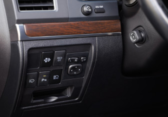 Подержанный автомобиль Toyota Land Cruiser Suv 2016 года (22 фото)