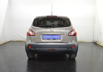 Подержанный автомобиль Nissan Qashqai 2012 года (6 фото)