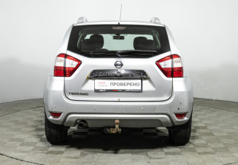 Подержанный автомобиль Nissan Terrano 2016 года (6 фото)