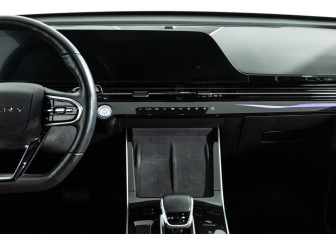 Подержанный автомобиль Omoda C5 2023 года (14 фото)