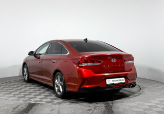 Подержанный автомобиль Hyundai Sonata 2018 года (7 фото)
